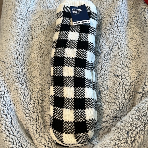 Old Navy Sherpa Slipper Socks S-M - Picture 2 of 5